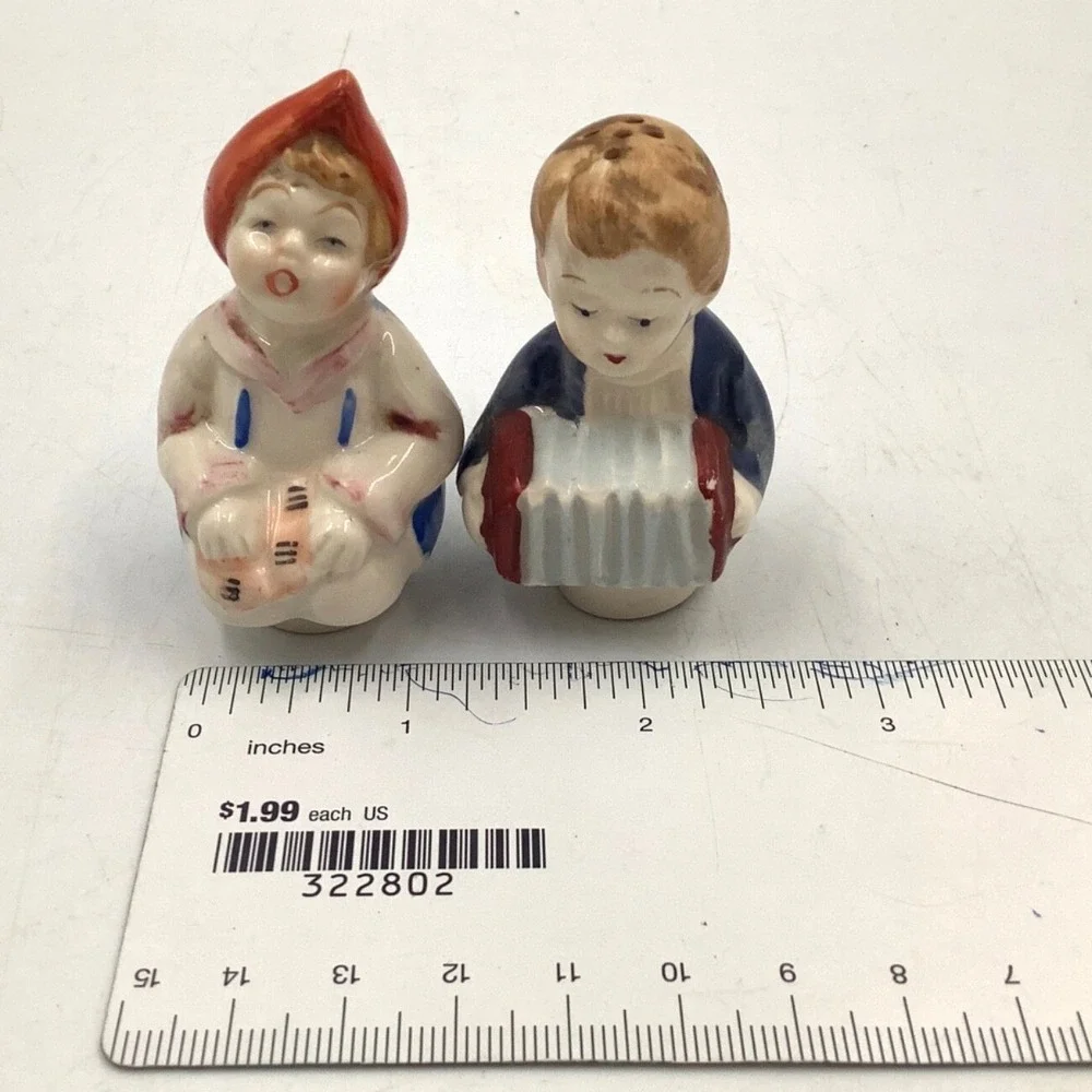 Vtg Musician Boy Girl Salt and Pepper Shaker Porcelain Singing Accordion Gift‎